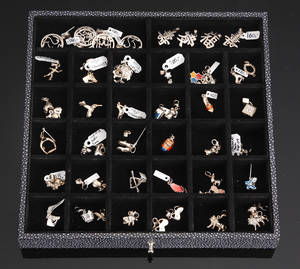 Parti sølvvedhæng, med præsentationsbakke 54