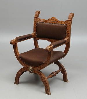 KARMSTOL, s.k. Dantestol, Renässansstil, 1900-talets första hälft.