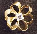 BROSCH, 18 karat guld med bergskristall.