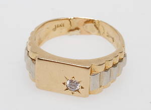 KLACKRING med sten, 18k guld, vikt ca 8,5 gr.