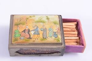 TÄNDSTICKSHÅLLARE, med emaljdekor, orientalisk, 1900-tal.