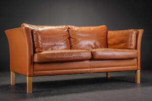 Mogens Hansen. To-pers. sofa, bøffellæder