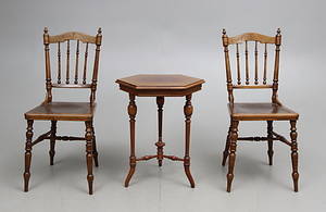 BORD samt 2 PINNSTOLAR 1900-tal.