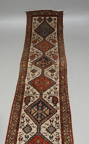 GALLERIMATTA, orientalisk ca 417 x 82 cm.