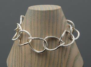 Susanne Friis Bjørner, armlænke af sterling sølv