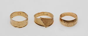 RINGAR, 3 st, 18k guld, vikt ca 6,4 gr.