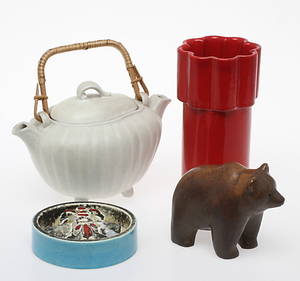 PARTI KERAMIK, 4 delar, bland annat Lisa Larson och Gunnar Nylund.