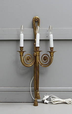 VÄGGLAMPETT, med tre lamparmar, metall, 1900-tal.