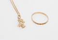 HALSKEDJA med HÄNGE samt RING, 18k guld, vikt ca 5,4 gr.