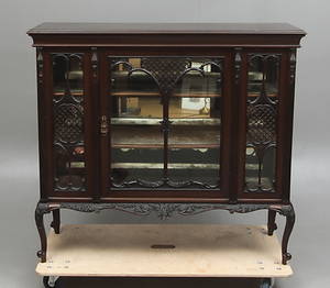 VITRINSKÅP, Louis XV-stil, 1900-tal.