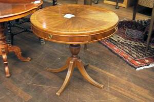 Pelarbord, Mahogny