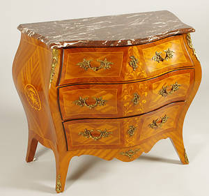 BYRÅ med stenskiva, 3-lådig, mahogny, intarsia, bronser, rokokostil.