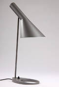 Arne Jacobsen 1902 - 1971. AJ bordlampe
