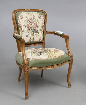 STOLAR, ett par, nyrokoko samt KARMSTOL, rokokostil.