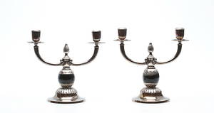 KANDELABRAR, ett par, nysilver, GAB, Stockholm, 1900-talets första hälft.