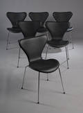 Arne Jacobsen 1902-1971. Sæt på seks stole med sort læder, model 3107 6