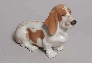 FIGURIN, porslin,  Basset Hound  Royal Copenhagen.