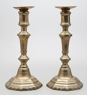 LJUSSTAKAR, ett par, mässing, senbarock, 17-1800-tal.