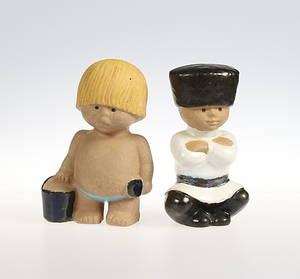 LISA LARSON. 2 st, keramik, Världens Barn Lisa Larson. Gustavsberg.