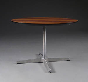Arne Jacobsen. Cirkulært sofabord