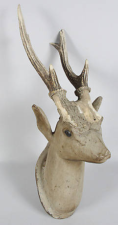 JAKTTROFÉ, skuret trä, troligen Norge 1800-tal.