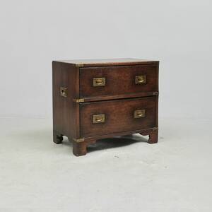 Byrå, England. Bredd 66 cm. Djup 40 cm