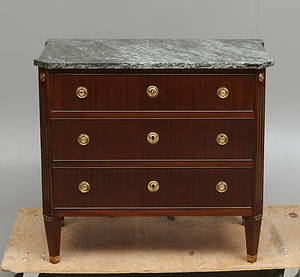 BYRÅ, med stenskiva, gustaviansk stil, 1900-tal.