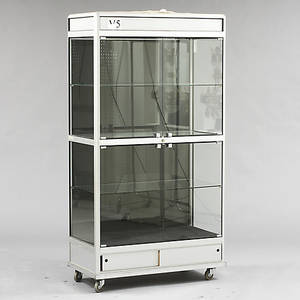 VITRINSKÅP, 1900-talets slut.