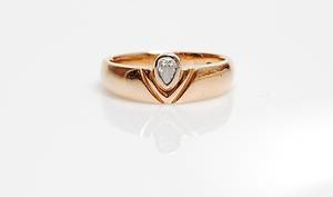 RING, 18 K, guld med 1 st diamant  0,14 ct.