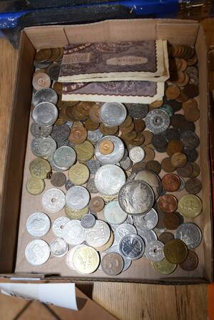 Parti blandade mynt och sedlar