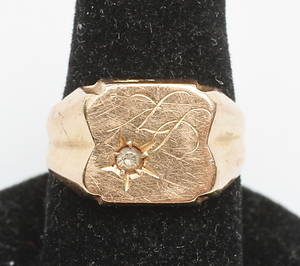 KLACKRING MED STEN, 18k guld, vikt ca 4,2 gr.