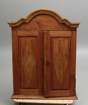 ÖVERSKÅP, 171800-tal.