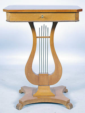 SYBORD med lyrfot, mahogny, empirestil.