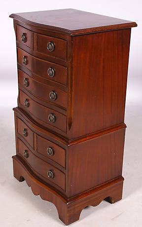 BYRÅ, 6-lådig, mahogny, engelsk stil.