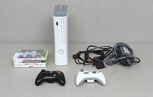 SPELKONSOL, Xbox 360, 2 handkontroll, 4 spel.