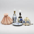 BORDSLAMPOR, 2 st, TALLRIKAR, 2 st, porslin, Kina, 1800-tal resp 1700-tal.