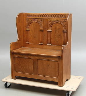 SOFFA med förvaring, träskuren dekor, 1900-tal.