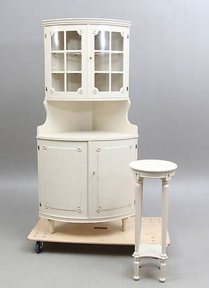 HÖRNSKÅP, PIEDESTAL, gustaviansk stil, 1900-tal.