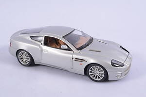 PLÅTBIL, Aston Martin Vanquish, Made in Italy, 1900-talets senare del.