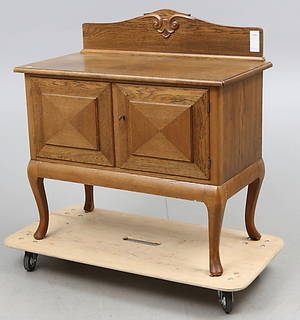 SERVERINGSSKÅP, ek 1900-talets början.