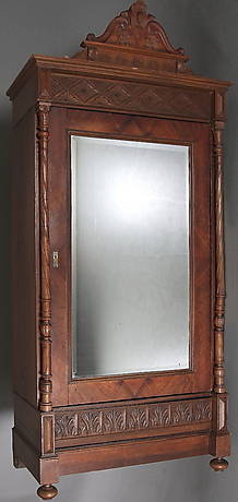 KLÄDSKÅP, Nyrenässans, 1800-talets senare del.