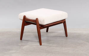 Hans J. Wegner. Skammel af teaktræ