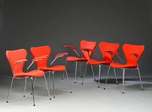 Arne Jacobsen. Sæt på fem Syver armstole, model 3207. 5