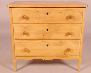 BYRÅ, 3-lådig, fur, rokokostil.