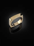 ARMRING, 14 kt guld i fyrkantig modell små skador.