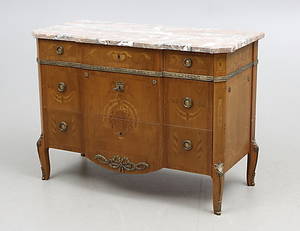 BYRÅ, gustaviansk stil. Hauptmodell. 1900-tal.