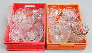 PARTI KONSTGLAS, 39 delar, pressglas, vaser, m.m, 1900-tal.