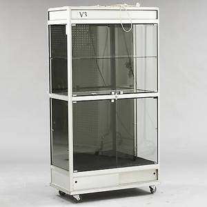 VITRINSKÅP, 1900-talets slut.