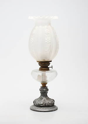 FOTOGENLAMPA med KUPA, 18001900-tal.