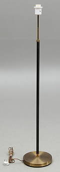 GOLVLAMPA, med läderklädd stomme, Falkenbergs Belysning, 1900-talets andra hälft.